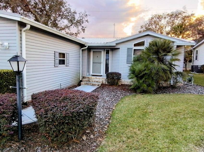 Lady Lake, FL Mobile Home for Sale located at 212 Maple Drive Water Oak Country Club Estates